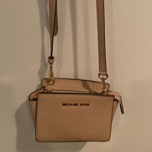 MICHEAL KORS Selma Small Crossbody